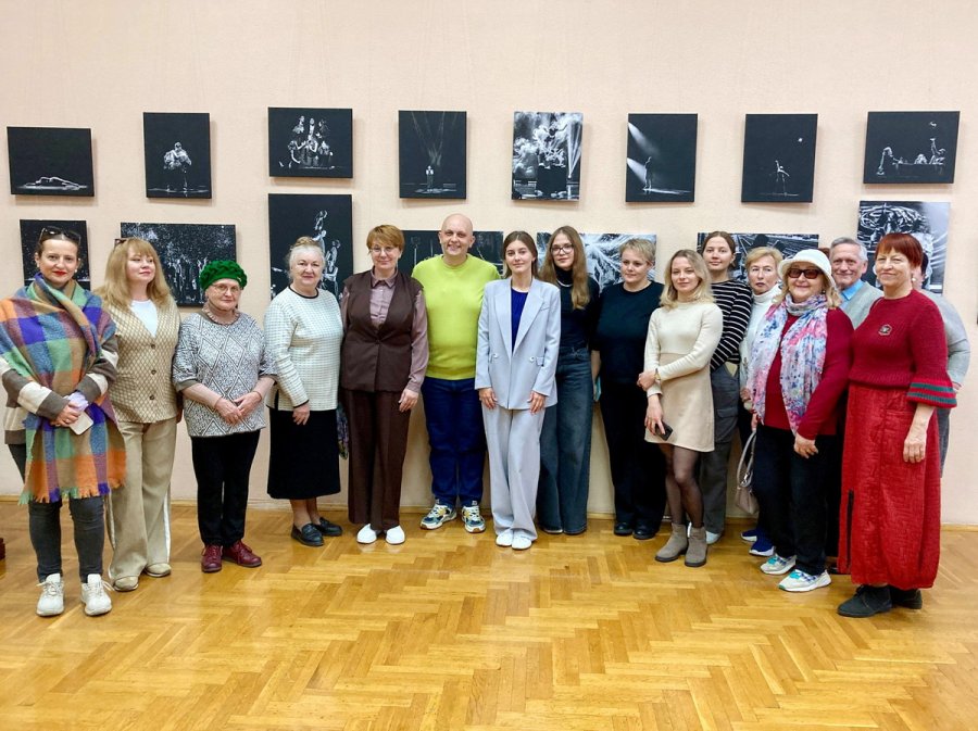 «Застывший мир танца»