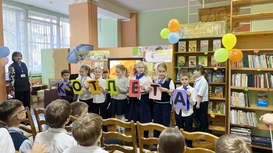 Нет на свете праздника важней, чем прекрасный праздник матерей!